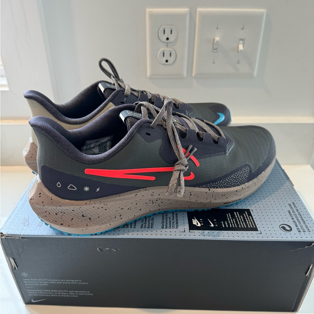 MEN'S SIZE 11
NIKE AIR ZOOM PEGASUS 39 SHIELD